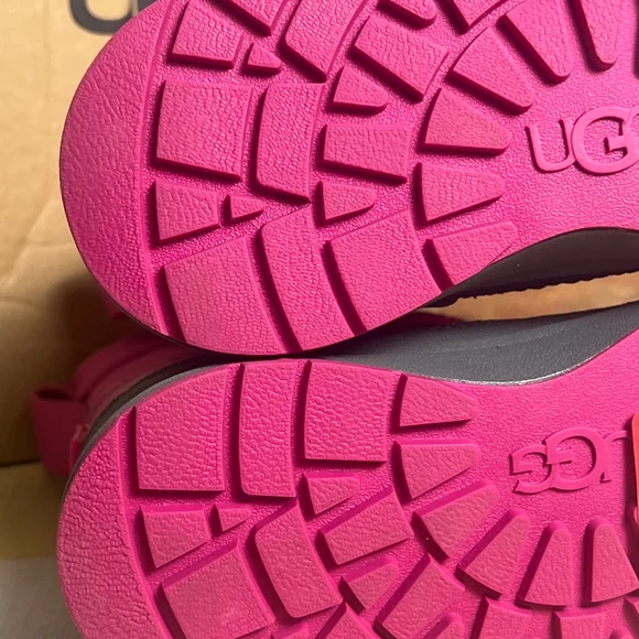 Taney Weather raspberry kids ugg boots brand new - Picture 4 of 7